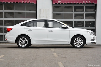 2019款荣威i5 1.5L手动4G互联朗越版