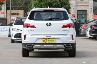 2018款奔腾X40网红版 1.6L手动互联智酷型