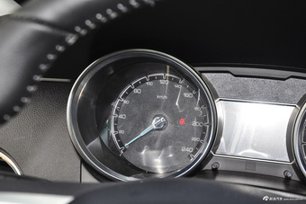 2016款众泰SR7 1.5T手动魔方之心版