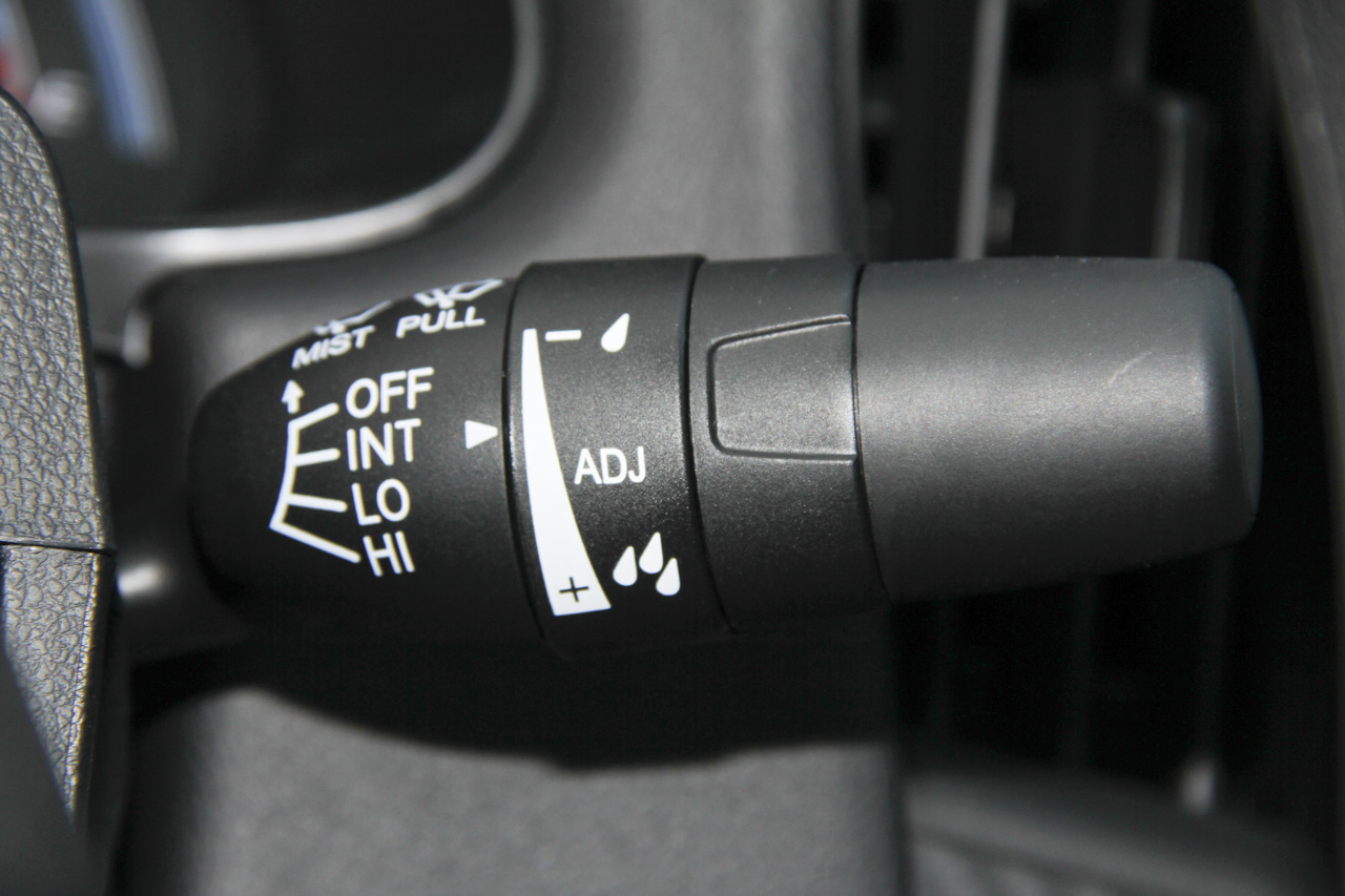 2016款锐3 1.6L手动尊享型天窗版