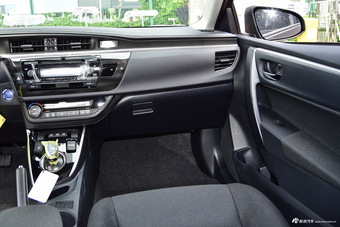 2016款雷凌双擎1.8L自动精英天窗版