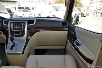 2014款金杯阁瑞斯2.7L自动旗舰型加长9座