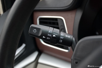 2017款东风风行菱智M5 1.6L手动豪华型