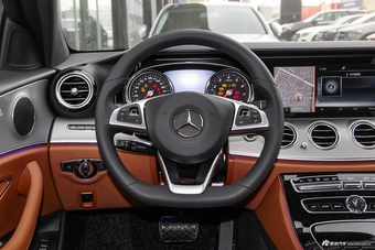 2017款奔驰E级2.0T自动 300运动型