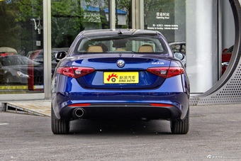 2017款Giulia 2.0T自动200HP豪华版