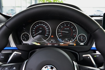 2017款宝马3系GT 2.0L自动330i xDrive M运动型