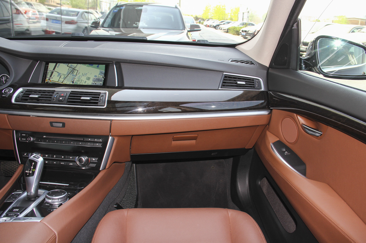 2015款宝马5系GT 2.0T自动528i领先型