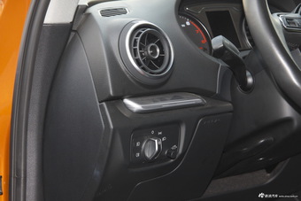 2016款奥迪A3 1.8T自动Limousine 40TFSI豪华型