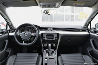 2017款迈腾1.8T自动330TSI DSG领先型图片