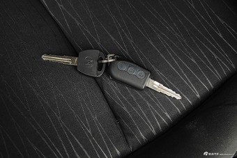 2016款江铃E200舒适型