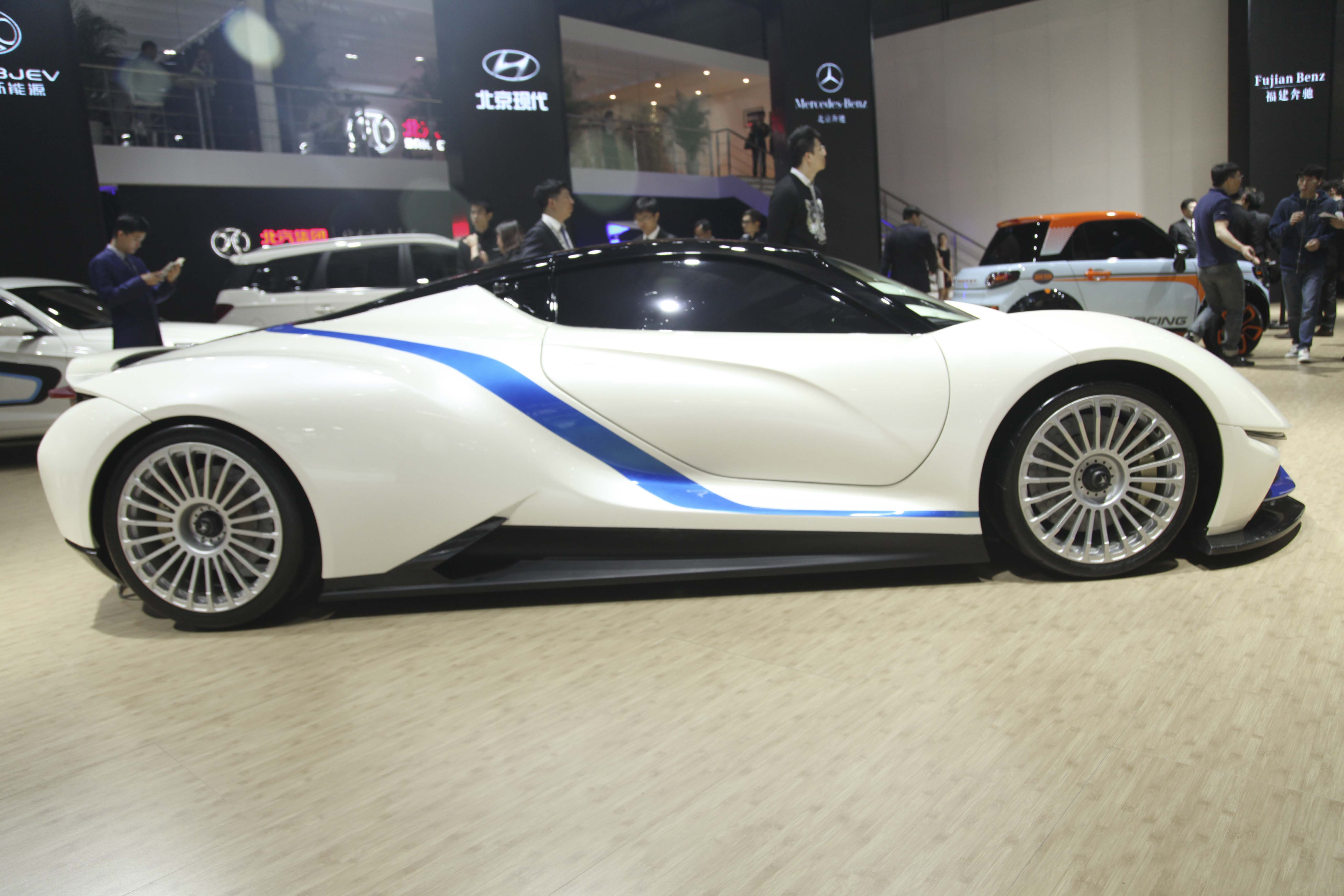 北汽新能源ARCFOX-7