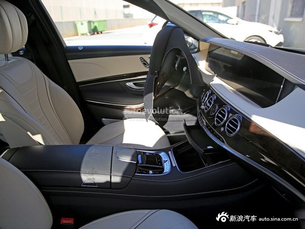 多媒体更易操作 新款AMG S 63内饰谍照