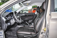 2015款猎豹CS10 2.0T手动风尚版 迪拜金