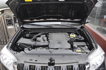 2017款丰田霸道4000 TX-L 7座中东版（暂无参数）图片