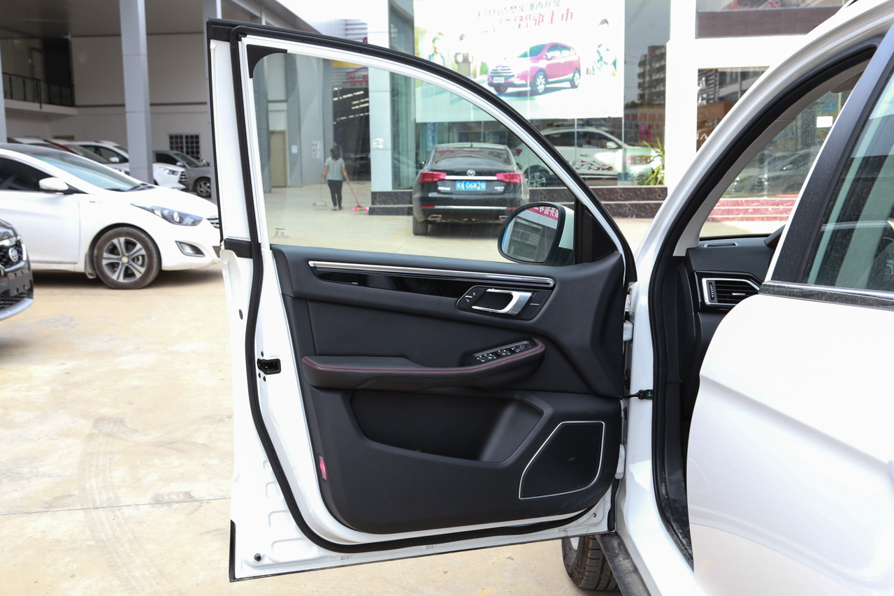 2016款大迈X5 1.5T手动豪华7座型 国五 萨丁白