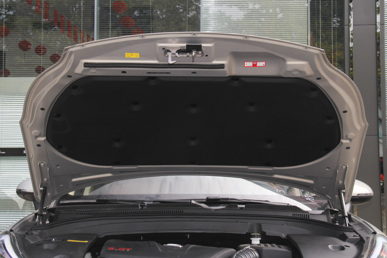 2017款众泰SR9 2.0T自动极致之路版