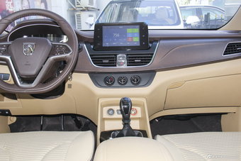 2017款宝骏730 1.5T手动时尚型7座