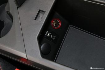 2017款宝骏560 1.5T 手动舒适型7座 