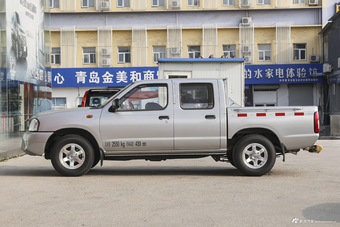 2011款D22皮卡 2.4L手动汽油两驱标准型