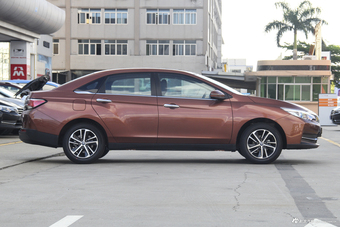 2018款启辰D60 1.6L自动智联精英版