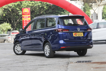 2018款宝骏360 1.5L自动精英型