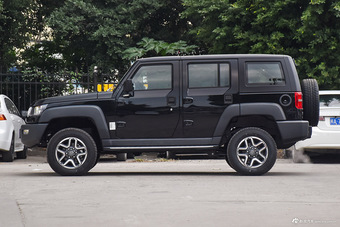 2016款北京BJ40L 2.3T自动四驱尊享版