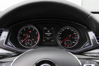 2017款帕萨特1.8T自动御尊版330TSI DSG