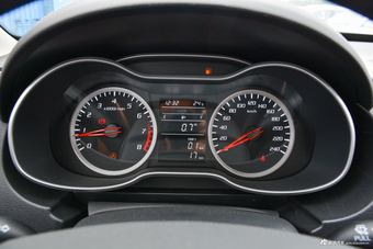 2018款奔腾X40网红版 1.6L手动舒适型