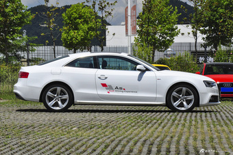 2016款改款奥迪A5 2.0T自动Coupe45TFSI舒适型