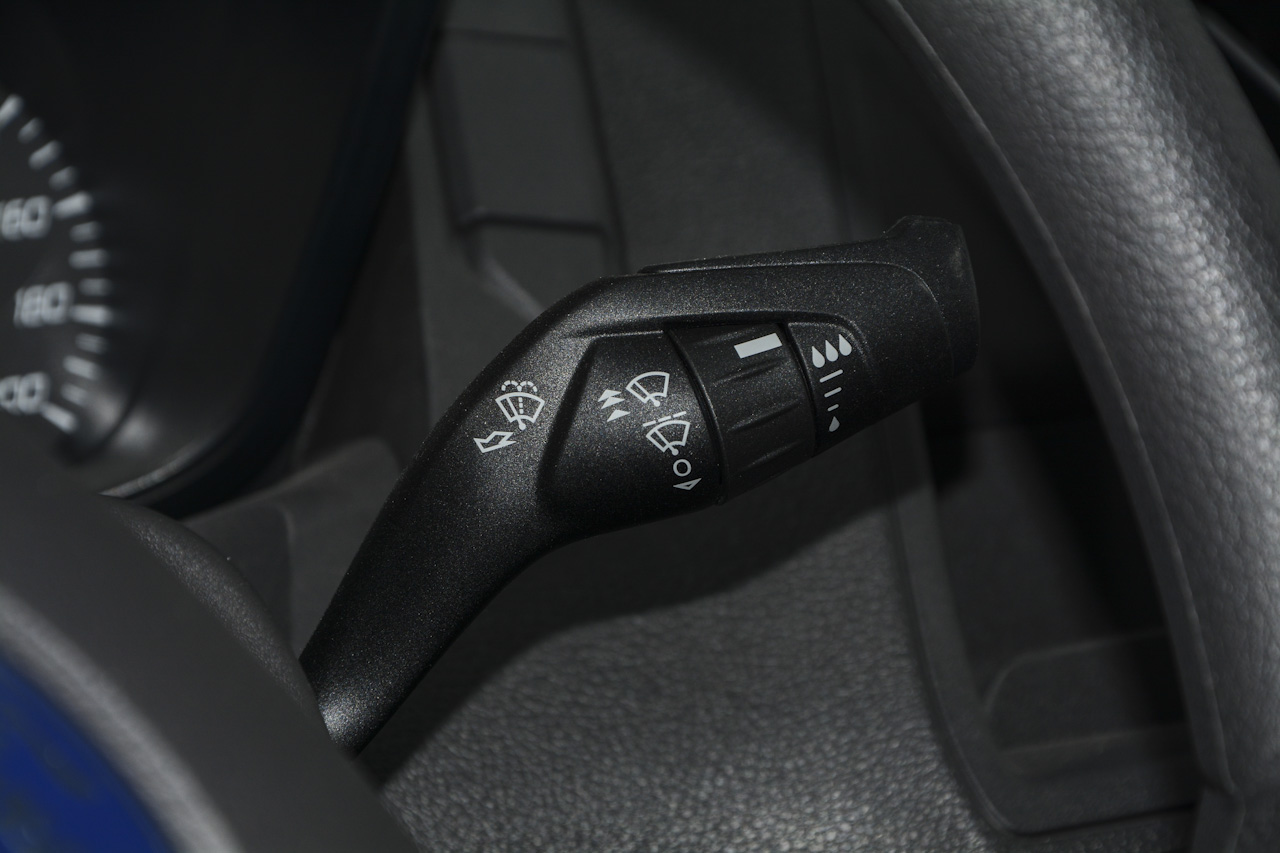 2017款新全顺 2.0T自动汽油多功能商用车短轴低顶