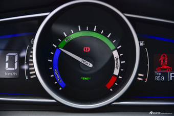 2016款荣威e550 1.5L自动旗舰版