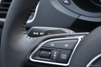 2018款奥迪Q3 30周年年型 30 TFSI风尚型