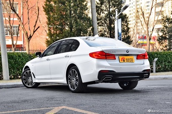 2018款宝马5系改款2.0T自动530Li领先型M运动套装