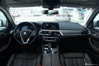 2018款宝马5系2.0T自动530Li尊享型豪华套装图片