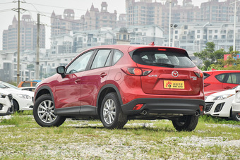 2015款马自达CX-5 2.0L自动两驱都市型 魂动红