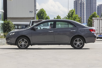 2014款众泰Z300 1.5L手动豪华型