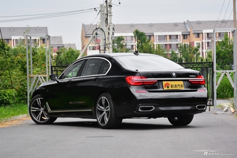 2018款宝马7系740Li 3.0T自动领先型M运动套装