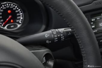 2017款自由侠2.0L自动四驱越能版