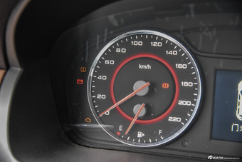 2016款上汽大通G10 2.0T自动豪华行政版