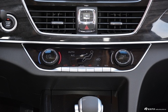 2017款宝骏560 1.5T DCT旗舰型7座