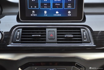 2017款北汽威旺 M50F 1.5L 手动豪华型 棕色