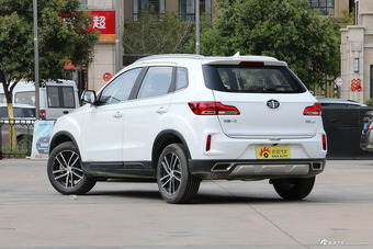 2018款奔腾X40网红版 1.6L手动互联智酷型