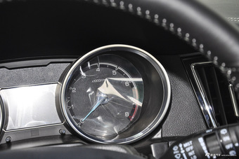 2016款众泰SR7 1.5T手动魔方之心版