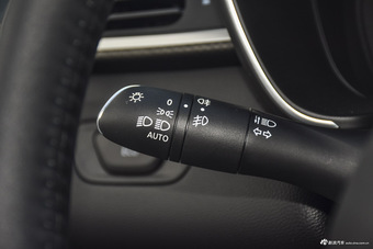 2016款科雷嘉2.0L自动两驱豪华版