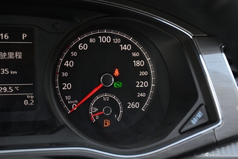 2017款上汽大众帕萨特330TSI DSG尊荣型