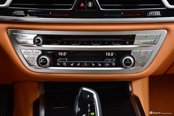 2018款宝马7系740Li 3.0T自动尊享型卓越套装xDrive