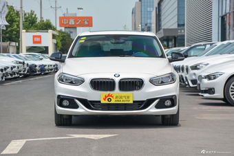 2018款宝马1系120i自动设计套装型