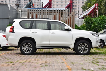 2018款普拉多3.5L自动TX-L NAVI后挂备胎