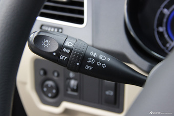 2015款奇瑞E3 1.5L手动风尚型 钛辉银