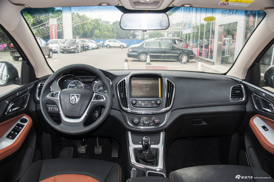 2015款 宝骏560 1.8L手动精英型